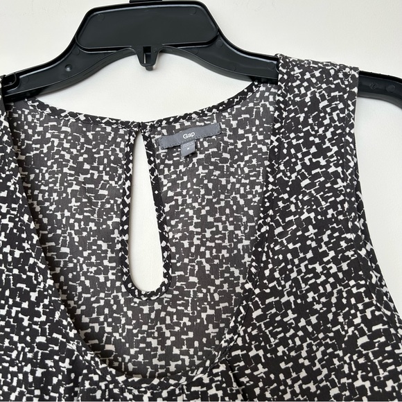 GAP Womens Sleeveless Geo Print Blouse - Picture 7 of 13